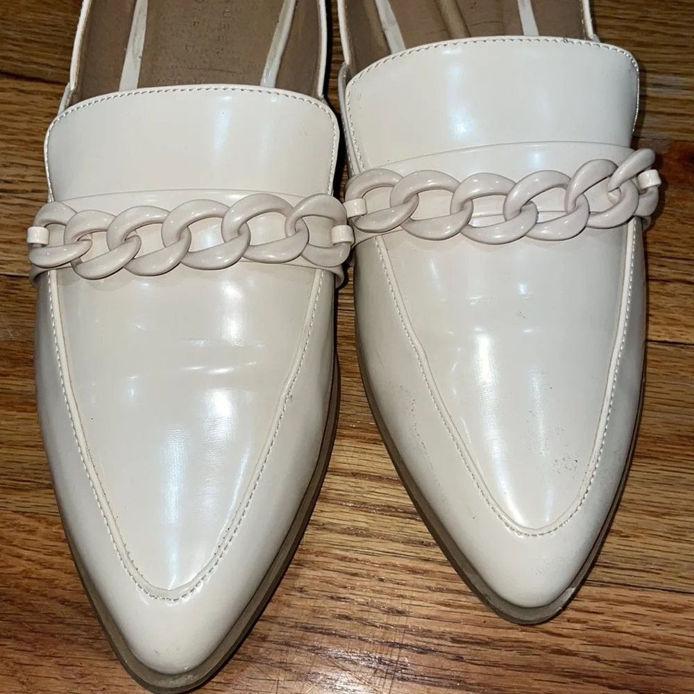 LC Lauren Conrad Cream Patent Leather Loafers with Chain Detail DEMII sz 11